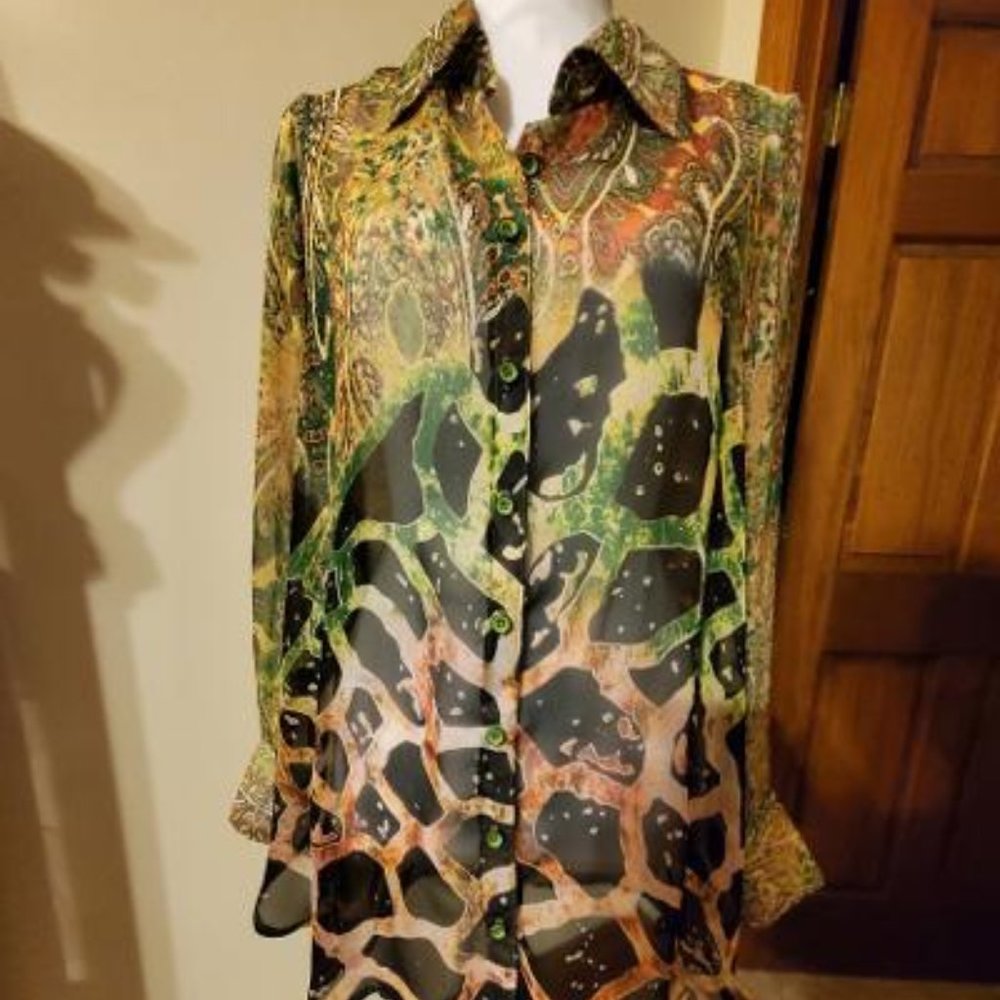 NWOT Mesmerize Long top Size S